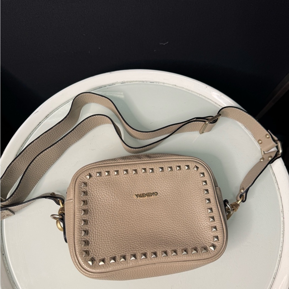 GENUINE VALENTINO LEGENDARY Light Tan Studded Crossbody Bag - Picture 2 of 8